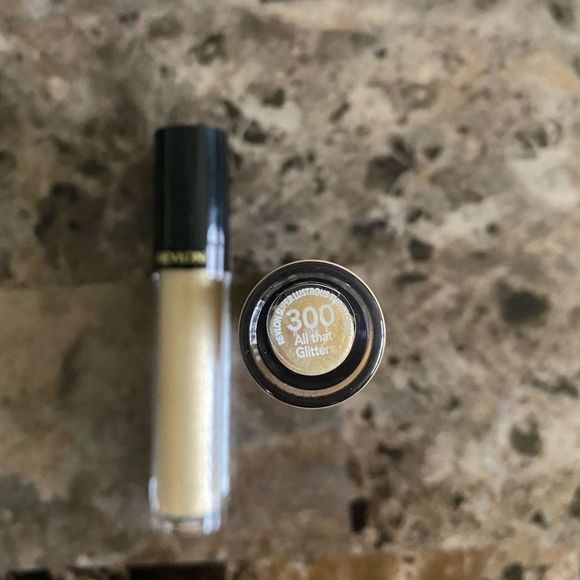 Revlon Super Lustrous Lipgloss 0.13 oz All That Glitters Lot of 2 Makeup New - Picture 2 of 3